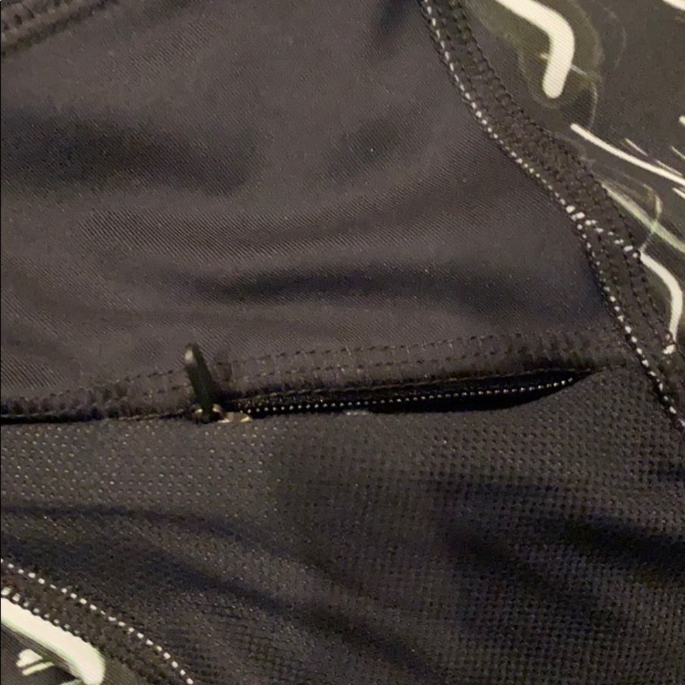 NWT Under Armour Speedpocket Run Printed Crop S - Picture 10 of 11